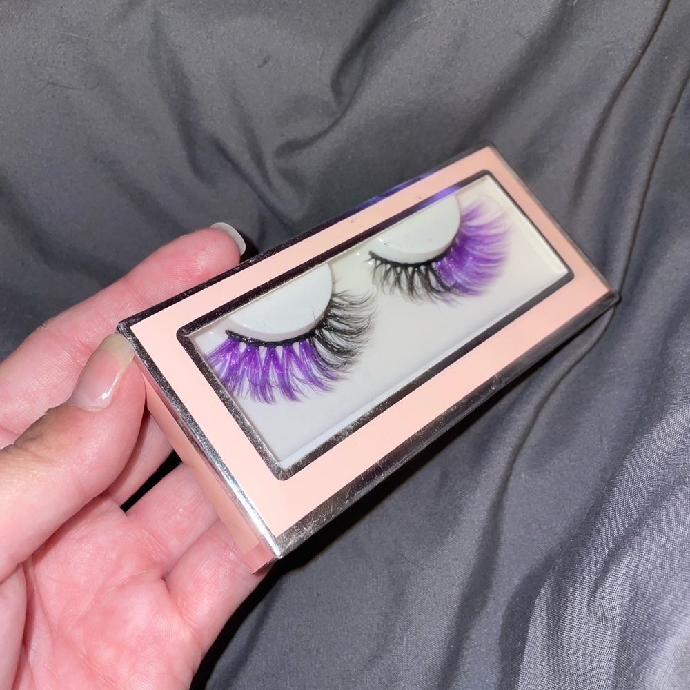 Lashes - Picture 2 of 3